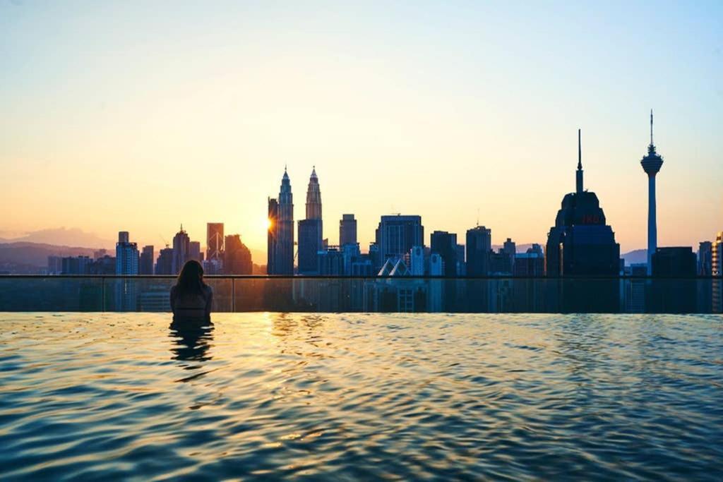 Klcc Regalia Suites Infinity Pool Kuala Lumpur Exterior photo