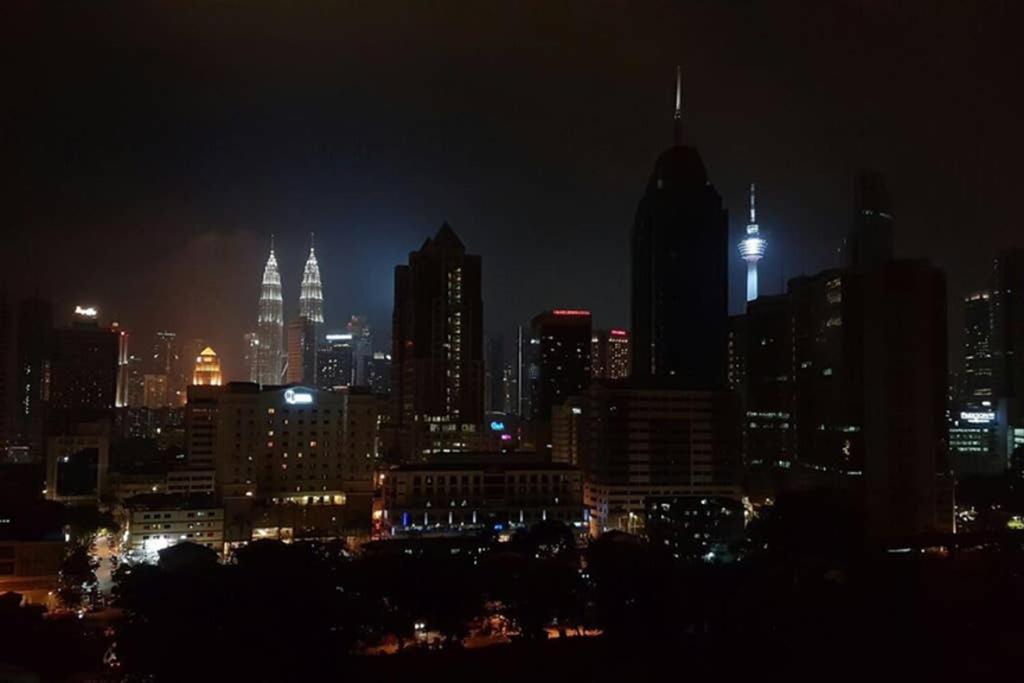 Klcc Regalia Suites Infinity Pool Kuala Lumpur Exterior photo