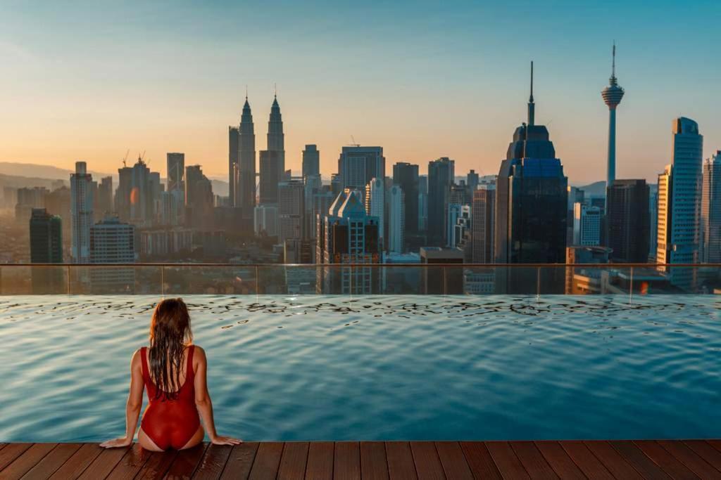 Klcc Regalia Suites Infinity Pool Kuala Lumpur Exterior photo